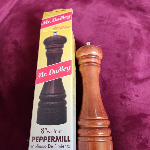 Vintage Mr. Dudley/Gessner PepperMill 8" Glossy Walnut #MRD8CS08PGW NIB - Picture 7 of 7